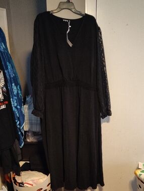 BloomChic Black V-Neck Long Sleeve Midi Dress